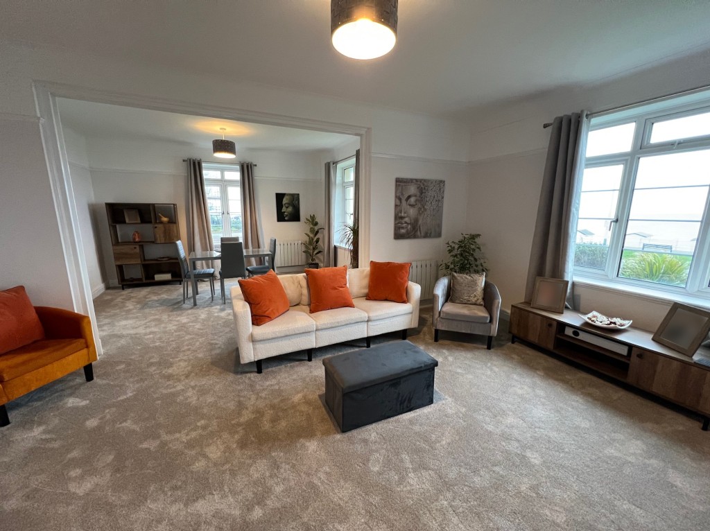 Lot: 115 - GROUND FLOOR FLAT - View of living and dining areas